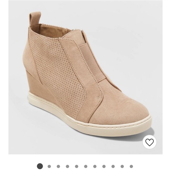 Shoes - Women's Kolie Wide Width wedged Heeled Sneakers